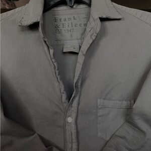 Frank & Eileen Gray cotton button down shirt. 
Sz S